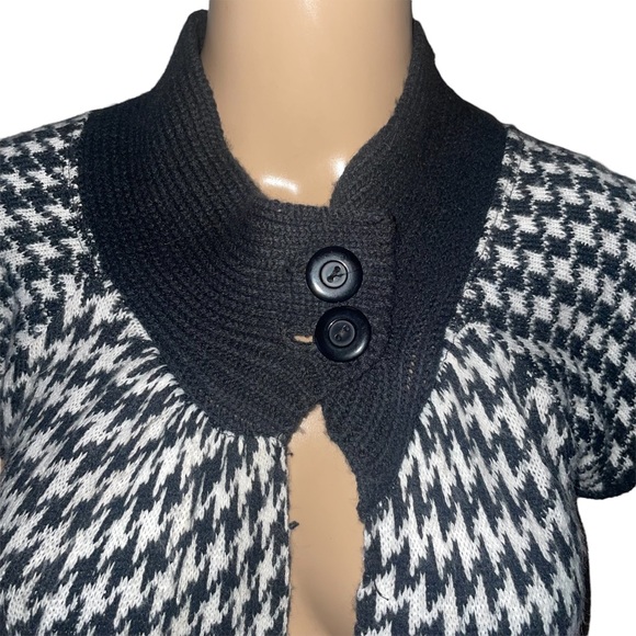 Mandee houndstooth buttoned collar short sleeve open sweater - Picture 2 of 6